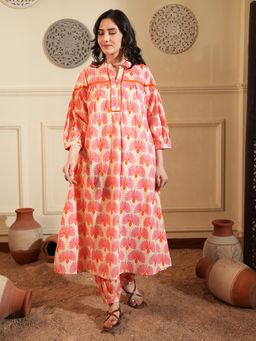 Indisangam - Women Peach Pintuck Lace Cotton Kurta and Pant