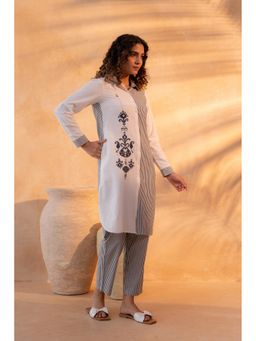 Juniper - Women Black Divide Embroidered Panel Kurta With Pant