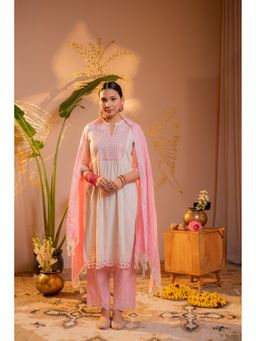 Juniper - Women Pink Embroidered Kurta With Pant And Dupatta