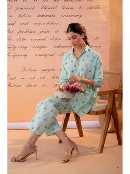 Juniper - Women Green Garden Print Kurta And Pant