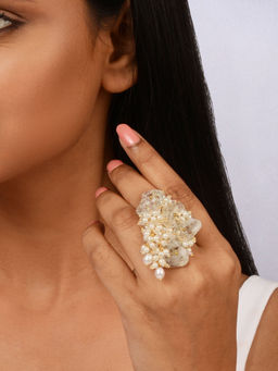 House of D'oro - Classic White Finger Ring with A Modern Touch