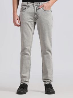 Calvin Klein - Heavy-Wash Slim Fit Mid Rise Jeans