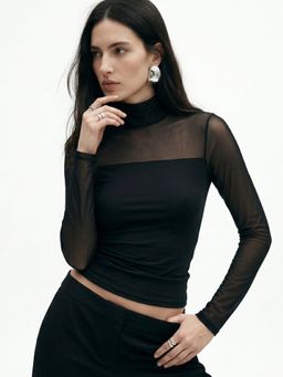 Outzidr - Black Solid Fitted Top