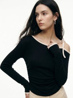 Outzidr - Black Solid Fitted Top