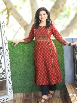 DESI SANDOOK - Woman'S Maroon Red Runningpanel Style Kurti