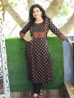 DESI SANDOOK - Woman'S Black Runningpanel Style Kurti