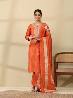 Garden VARELI - Women Orange Embroidered Poly Kurta with Pant And Dupatta