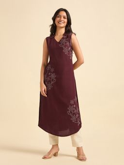 VISMAY - Women Maroon Viscose Linen Plain Kurti