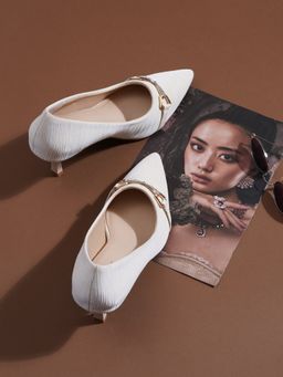 Sherrif Shoes - Women CREAM Pumps