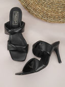 Black color option, Currently selected