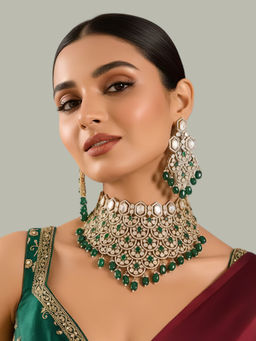 Auraa Trends - Emerald Green Kundan Polka Bridal Necklace Set with Gold Plated Jewellery