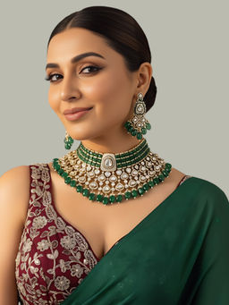 Auraa Trends - Luxury Emerald Green Kundan Necklace Set with Gold Plating Jewellery Set