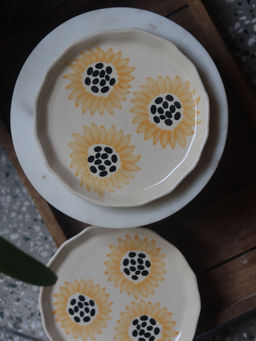 WEAVING HOMES - Sunflower Quarter Plate