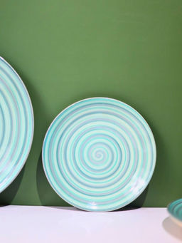 WEAVING HOMES - Green Spiral Quarter Plate