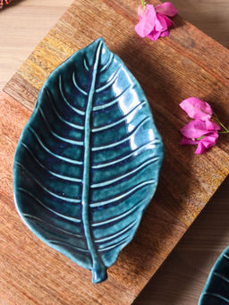 WEAVING HOMES - Foilage Leaf Platter