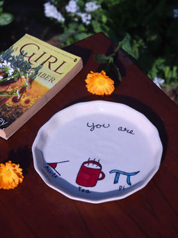 WEAVING HOMES - Cutie Pie Plate