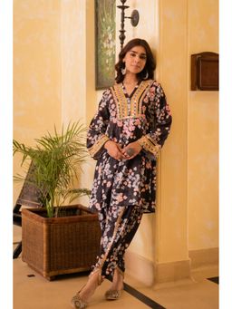 HOUSE OF KARI - Saba Chikankari Kurta Dhoti in Muslin Silk - Black (Set of 2)