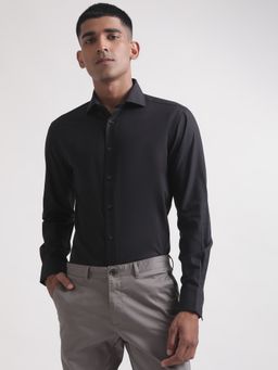 Bruun & Stengade - Men Solid Slim Cutaway Collar Full Sleeves Shirt -Black