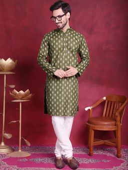 Jompers - Men Green and White Floral Printed Kurta with Churidar