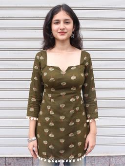 Gahan - Womens Green Rayon Blend Printed Straight Kurti