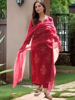 Gahan - Womens Pink Rayon Blend Printed Straight Kurta and Pant with Dupatta