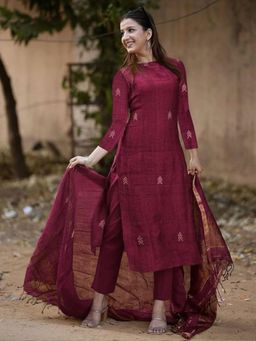 Gahan - Womens Plus Size Wine Rayon Blend Printed Straight Kurta and Pant with Dupatta