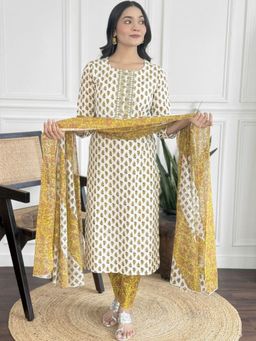 Gahan - Womens Plus Size White Rayon Blend Printed Straight Kurta and Pant with Dupatta