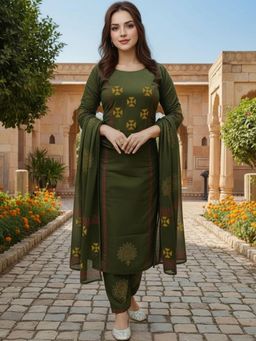 Gahan - Womens Plus Size Green Rayon Blend Printed Straight Kurta and Pant with Dupatta