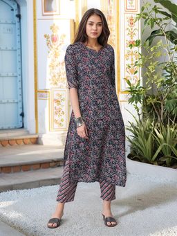 Gahan - Womens Navy Blue Rayon Blend Printed Straight Kurta with Pant