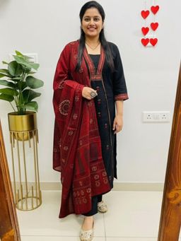 Gahan - Womens Black Rayon Blend Printed Straight Kurta and Pant with Dupatta