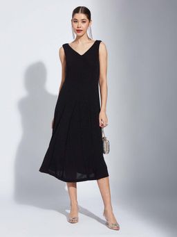 Latin Quarters - Women Black Solid Midi Dress