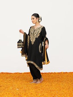 Daljit Sudan - Black Crepe Aari Tilla Kurta with Pant, Dupatta and Potli (Set of 4)