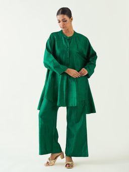 Shivani Bhargava - Green Ira Silk Kimono Kurta with Pant (Set of 2)