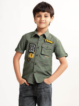 Blue Giraffe - Boys Green Solid Regular Fit Half Sleeves Shirt