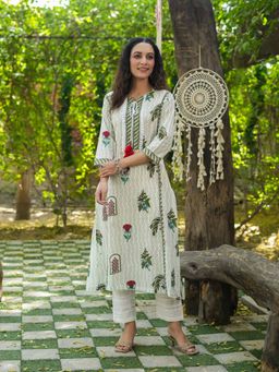 Rain & Rainbow - Women Green and Off-White Floral Printed Pure Cotton A-Line Kurta