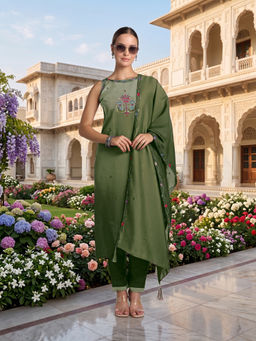 Monjolika Fashion - Green Chanderi Silk Embroidered Kurta With Pant & Dupatta