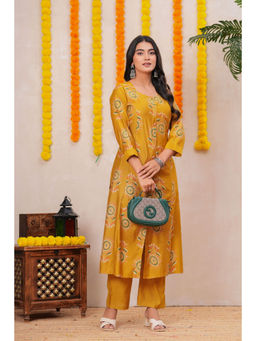 Meeranshi - Mustard Ethnic Motifs Cotton Blend Kurta With Pant