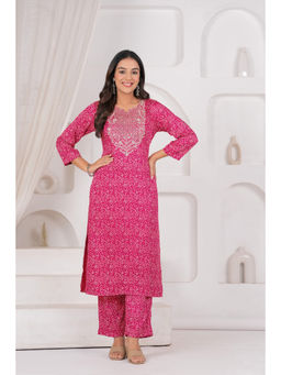 Meeranshi - Magenta Ethnic Motifs Cotton Blend Kurta With Pant