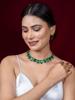 Niscka - Emerald Green Silver Plated Necklace for Summer Elegance