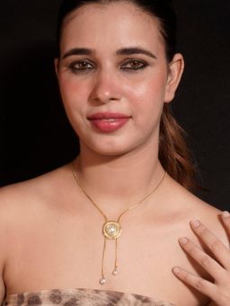 Niscka - Chic Gold-Plated Circular Design Pearl Fashion Necklace