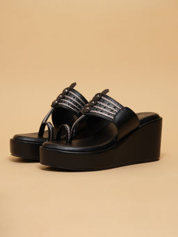 ERIDANI - Avan Kolhapuri Wedges Black