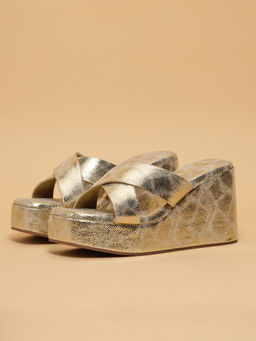 ERIDANI - Gabby Criss-Cross Textured Wedges Gold