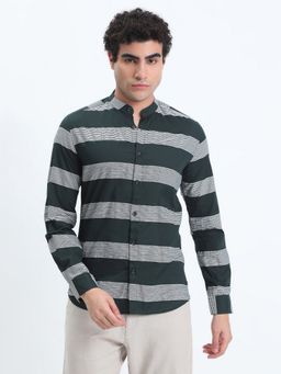 SHOWOFFFF - Men Striped Green Slim Fit Shirt