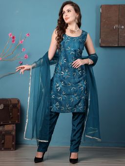 Ethnovog - Green Crepe Embroidered Kurta With Pant And Dupatta (Set of 3)