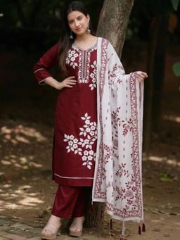 Gahan - Womens Embroidered Kurta With Pant And Dupatta - Maroon