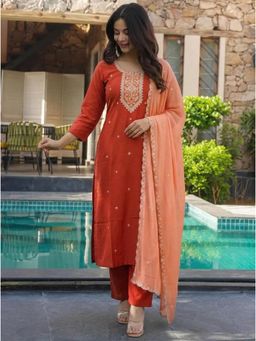 Gahan - Women Roman Silk Embroidered Kurta And Pant With Dupatta - Orange