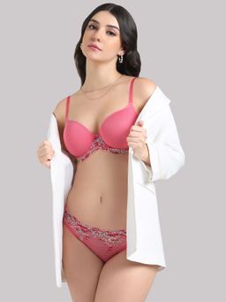 Wacoal - Women's Embrace Lace Contour Padded Wired 3-4Th Cup Pink Bra