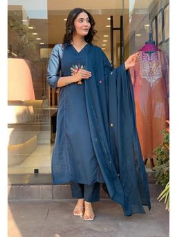 Ekta Textiles - Blue Embroidered Rayon Slub V-Neck Kurta with Pant and Dupatta