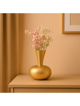Voncasa - Gold Toned Crackled-Patterned Surahi-Shaped Metal Flower Vase