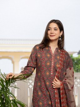 Vaamsi - Women Green Poly Cotton Floral Printed Straight Kurta Pants with Dupatta (Set of 3)